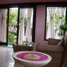 ロビーがピンク色でとても可愛いです