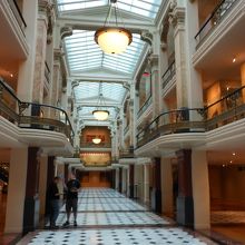 スケールの大きい美術館。迷います