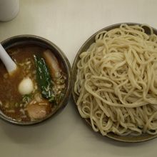 メニューではつけ『めん』となっているが、『そば』だ！