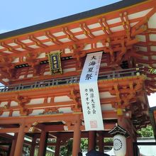 よく見るとカラオケ大会の垂れ幕が・・・