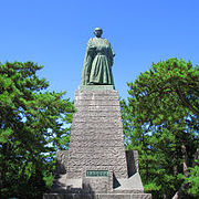 とても大きな坂本龍馬の銅像