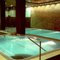 暑い夏にはプールも必要です。午後はのんびりスイミング