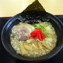 吟選とんこつ醤油ラーメン ￥６００− 