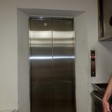 厨房のエレベーター