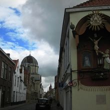 英国修道院付近の風景。印象的な通りでした。