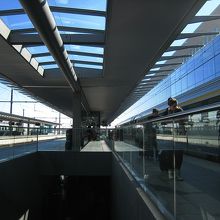 駅の構内もとても綺麗でした。中心地より近代的です。