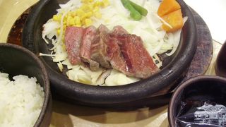 アウトレットだけに食事も安い「三田屋本店」