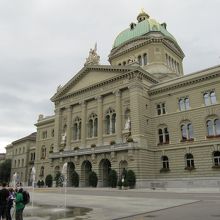 スイス連邦議事堂前