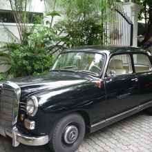 この車でホテルまでお迎えに