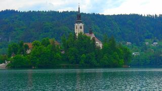 ちょうど運良く教会での結婚式に遭遇しました