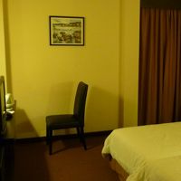 室内。少し古い目だが広さもまずまず。