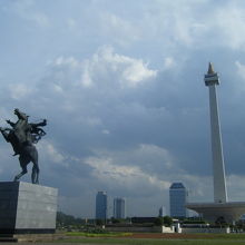 モナスのある公園で一休み