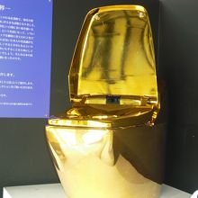 お気に入りの金ぴかトイレ