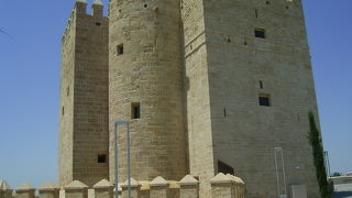 橋を守る砦です。