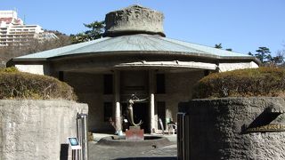 高貴な作品から妖艶な作品、奇怪な作品もあって幅広い