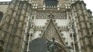 大きなカテドラルです。