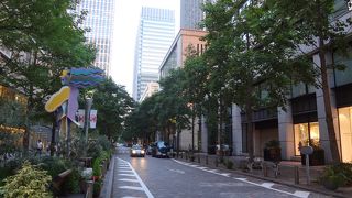 ビジネス街のお洒落なショッピングゾーン