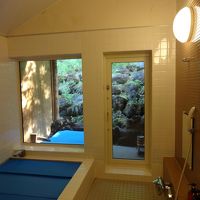 温泉　青いシートは保温のふたです