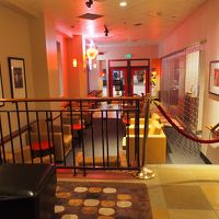 ホテルの一階。シアトルズベストコーヒーへ続いている。