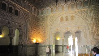 カテドラルの隣にあります