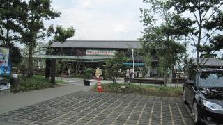 阿蘇駅の隣に位置します