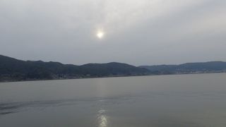 温泉街から離れると静かで穏やかな諏訪湖を見ることが出来ます