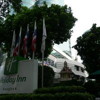 隣は系列ホテルのインターコンチ