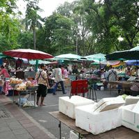 ルンピニ公園近くの屋台