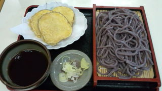 芋うどんはこのお店限定!　お芋で有名なだけあり、芋の天ぷらが美味しいです!