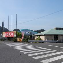 国道127号線に面した入口