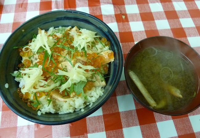 築地でリーズナブルな丼が頂けます。