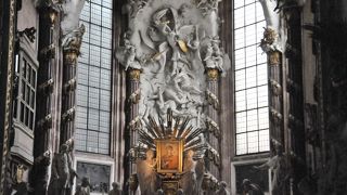 王宮の入口付近にある教会