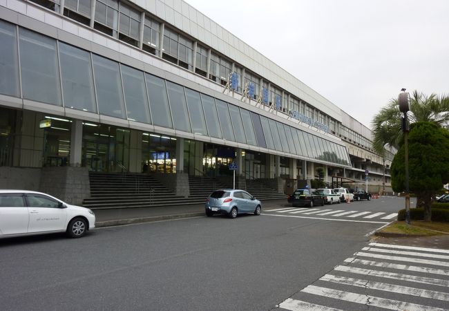 新岩国駅 --- 新幹線専用駅にはありがちなのですが、閑散とした場所にあります。