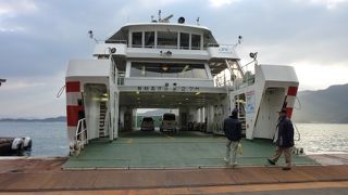 宮島フェリー --- さすが世界遺産「厳島神社」に向かうフェリーです。本数が多い！