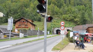 バートイシュルからのバスは町の南に到着する