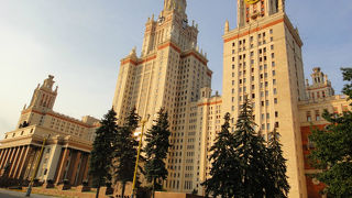 新館は雀が丘、旧館は赤の広場近くに