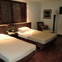 ダブルとシングルのベッドが一つずつ。十分な広さです。