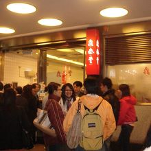 夜はすごく混んでます