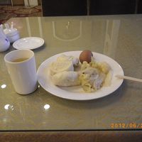 僕が食べたものを参考に。まんじゅうと白菜炒め、ゆで卵