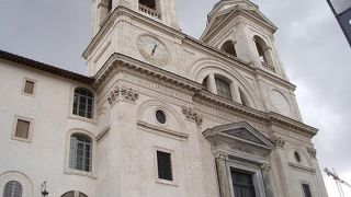 スペイン広場を上がったところです。