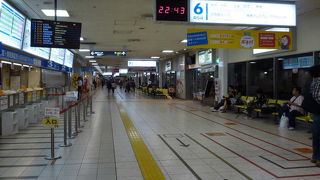 ライオン広場からのエスカレーターが○