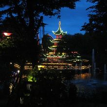 公園内のライトアップもとても雰囲気があります。