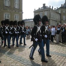 任務終了した衛兵たちです。