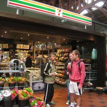 こちらはセブンイレブン。