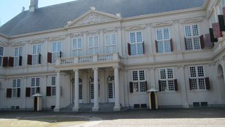 ハーグの市街中心部にあるノールダインデ宮殿