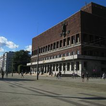 茶色の外観です。重厚な雰囲気です。