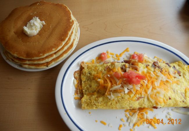 パンケーキとオムレツ(卵3個!!!)のセット