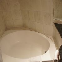 バスタブはかなり大きめです