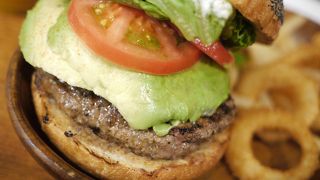 アボカドチーズバーガー