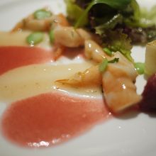 天使エビと桃のキャラメリゼ